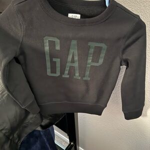 GAP Kids Black and Green Sweatshirt